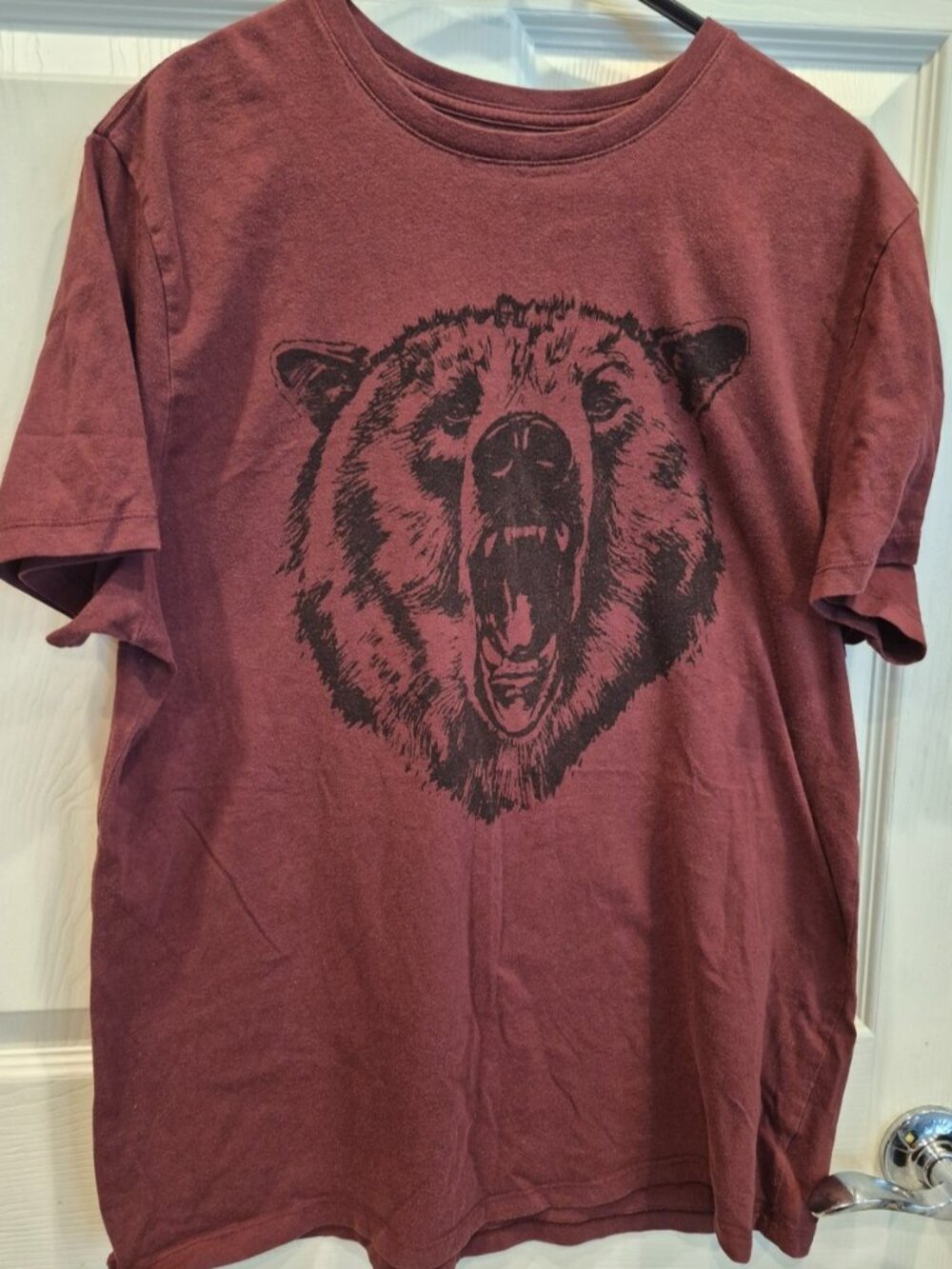 T-Shirt in Maroon - Picture 2 of 2